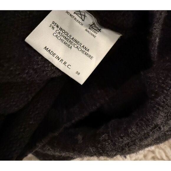 Brandy Melville Gray V-Neck Sweater Great Condition Non Smoking One Size - Picture 10 of 10